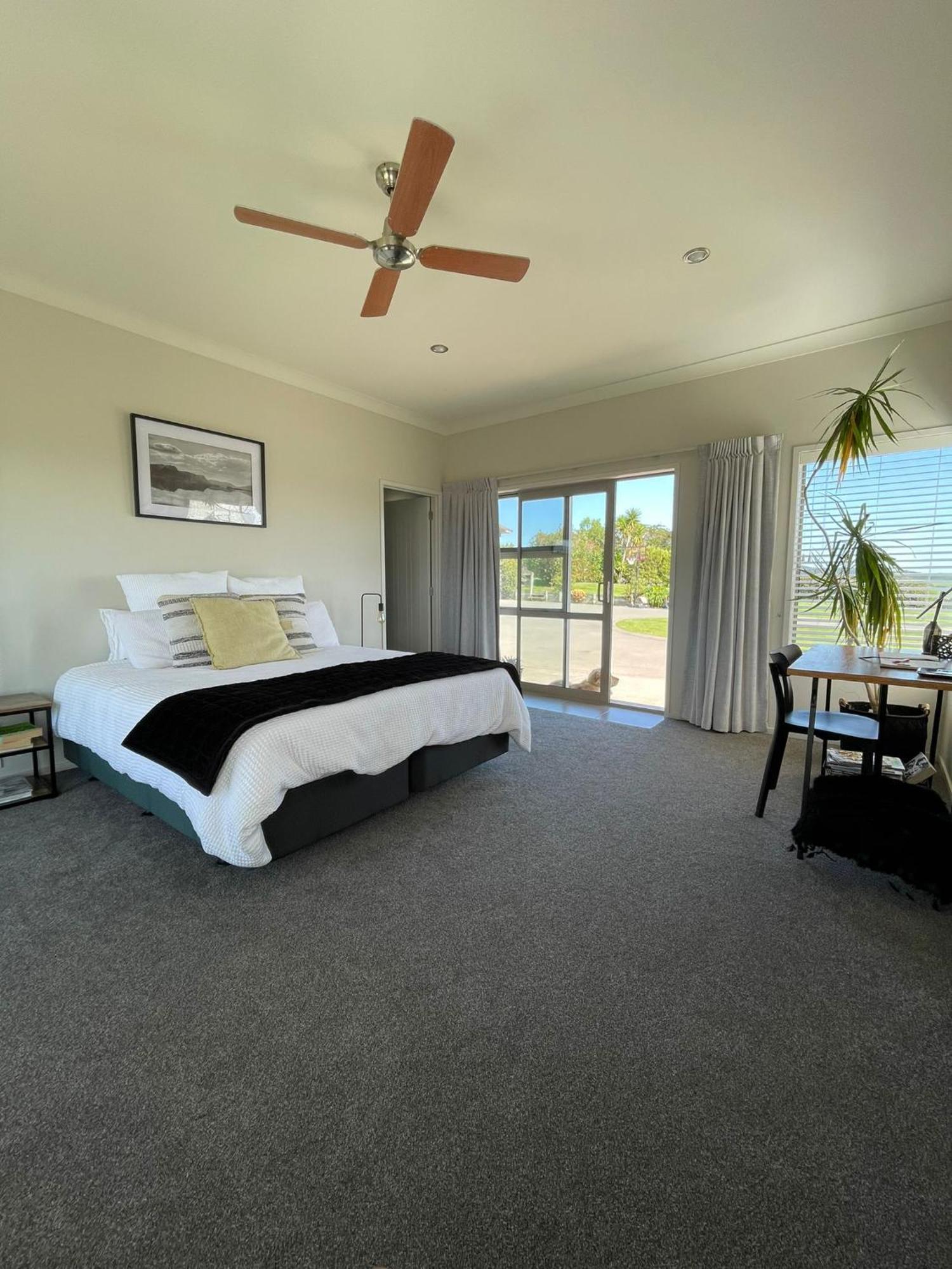 Hotel Views To Unwind - Self Contained Unit W/King Bed Ruakaka Exterior foto